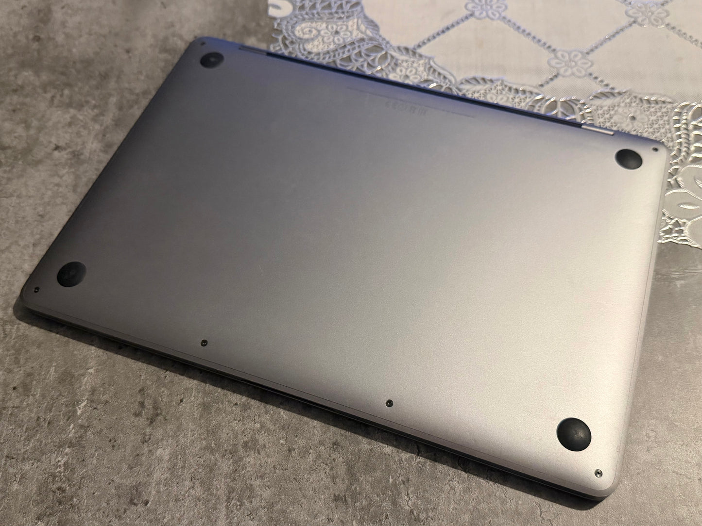 Apple MacBook Pro A1708 Retina 13.3 2017 Core i5 128GB SSD 8GB Ram 2.3GHz - Read