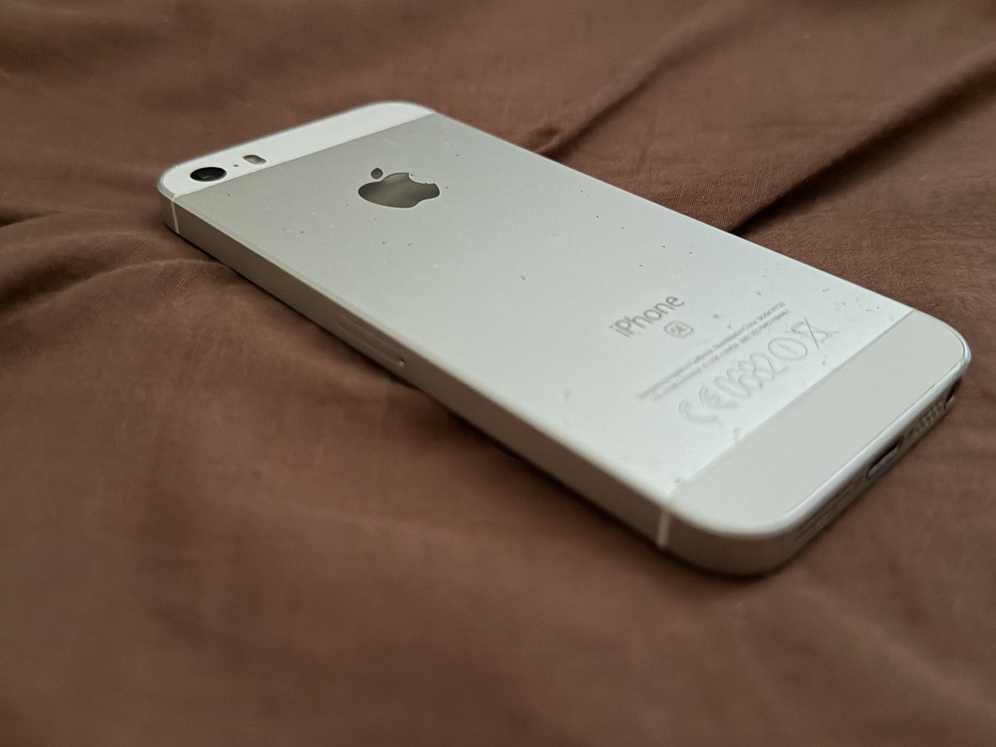 iPhone SE 16gb Silver Unlocked - 100% 🔋