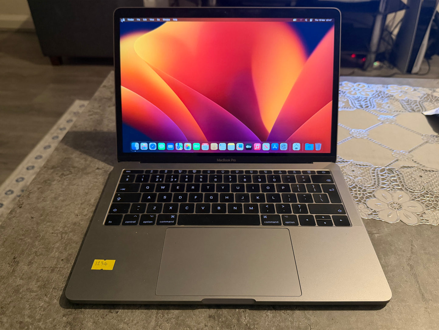 Apple MacBook Pro A1708 Retina 13.3 2017 Core i5 128GB SSD 8GB Ram 2.3GHz - Read
