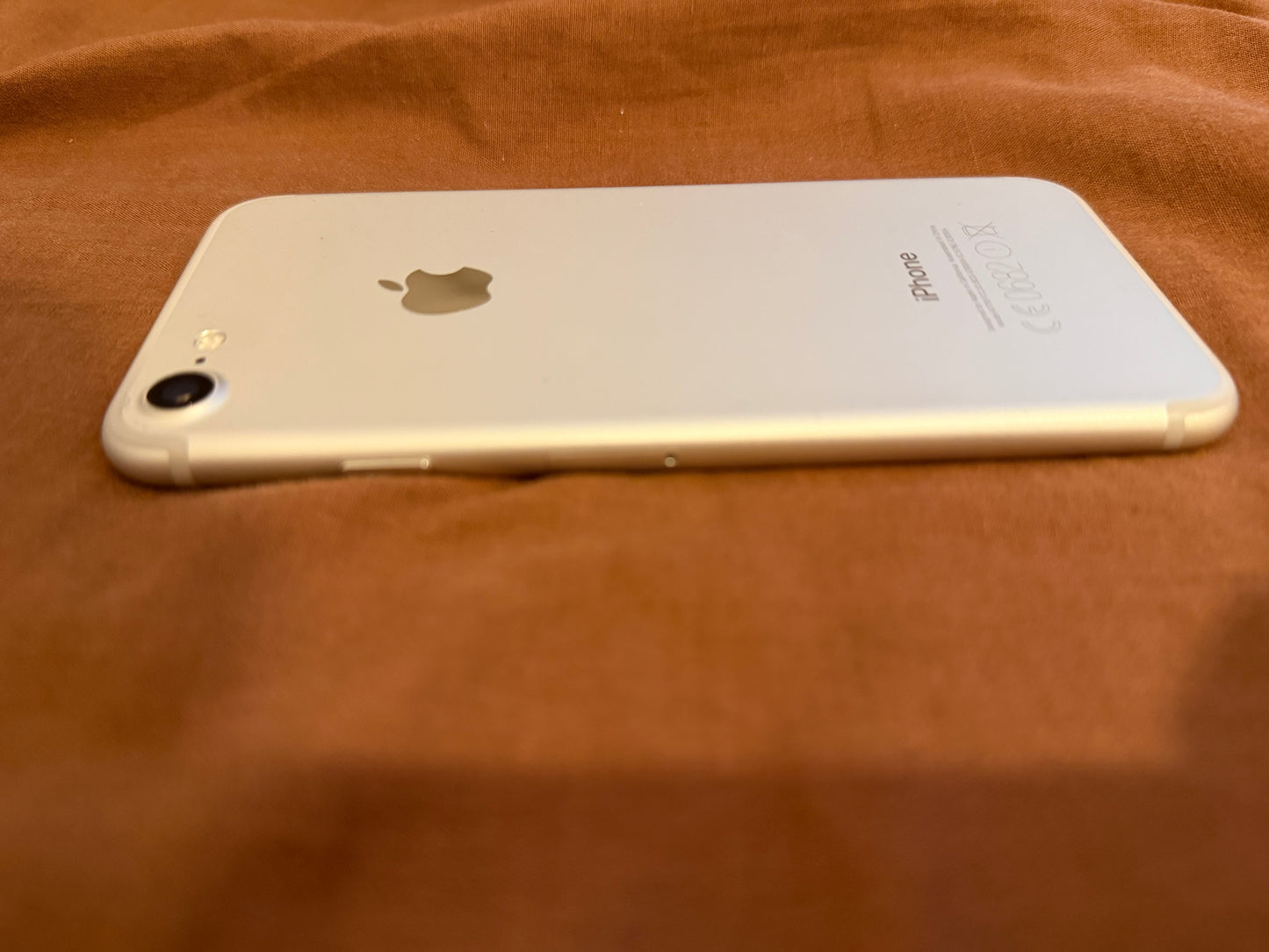 Apple iPhone 7 32gb Silver Unlocked - 100% 🔋