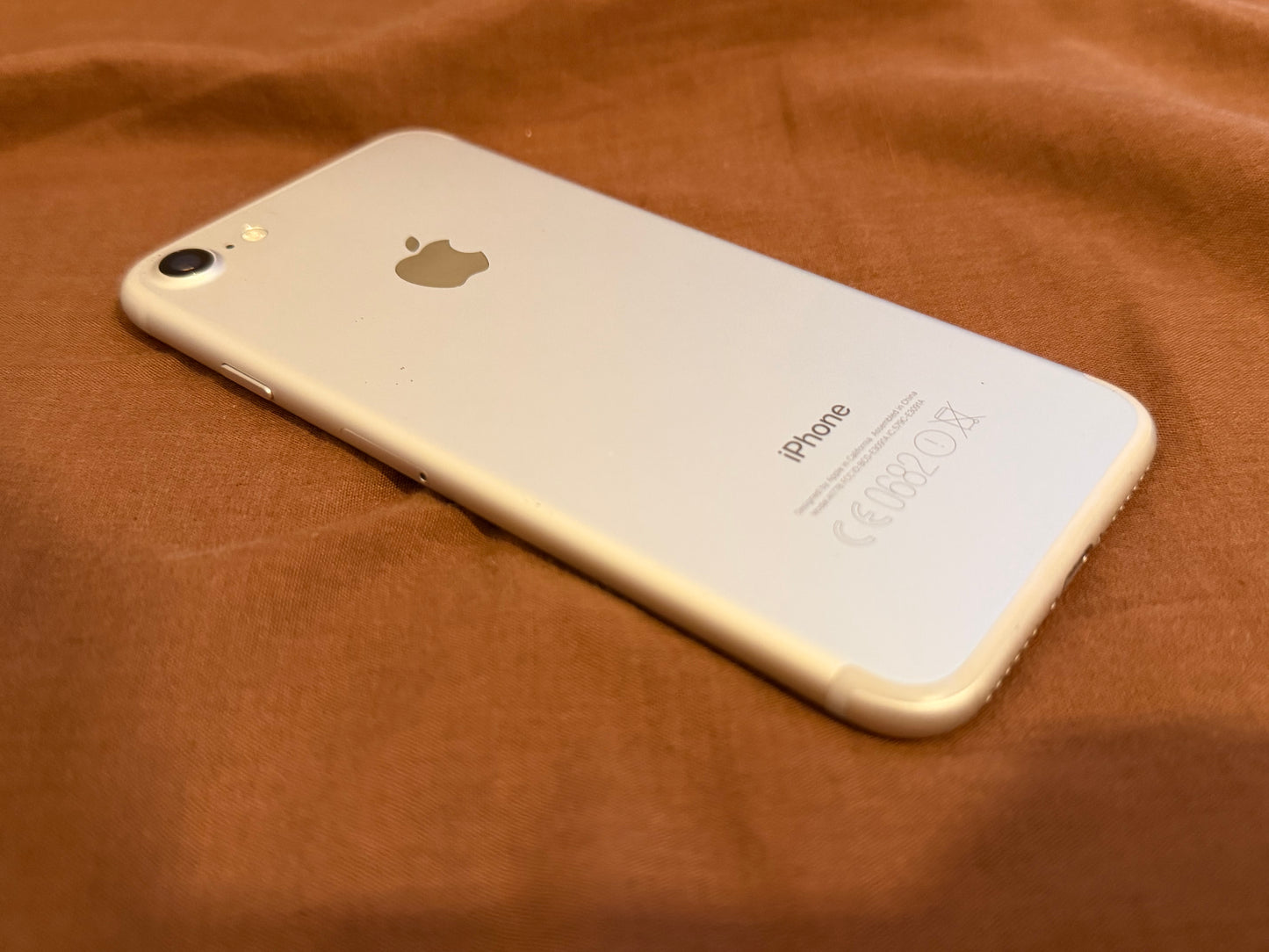 Apple iPhone 7 32gb Silver Unlocked - 100% 🔋