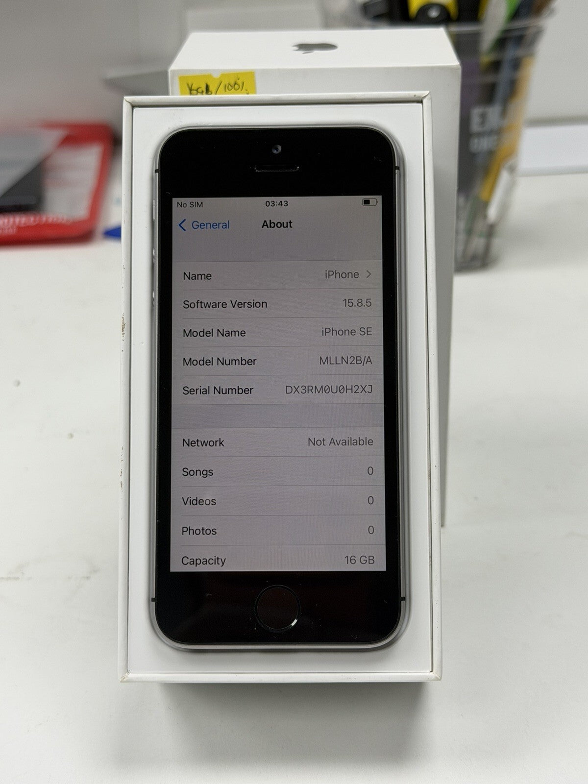 iPhone SE 16gb Space Grey Unlocked - Boxed - 100% 🔋