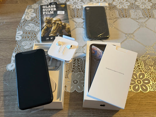 iPhone XR 64gb Black Unlocked - 100% 🔋