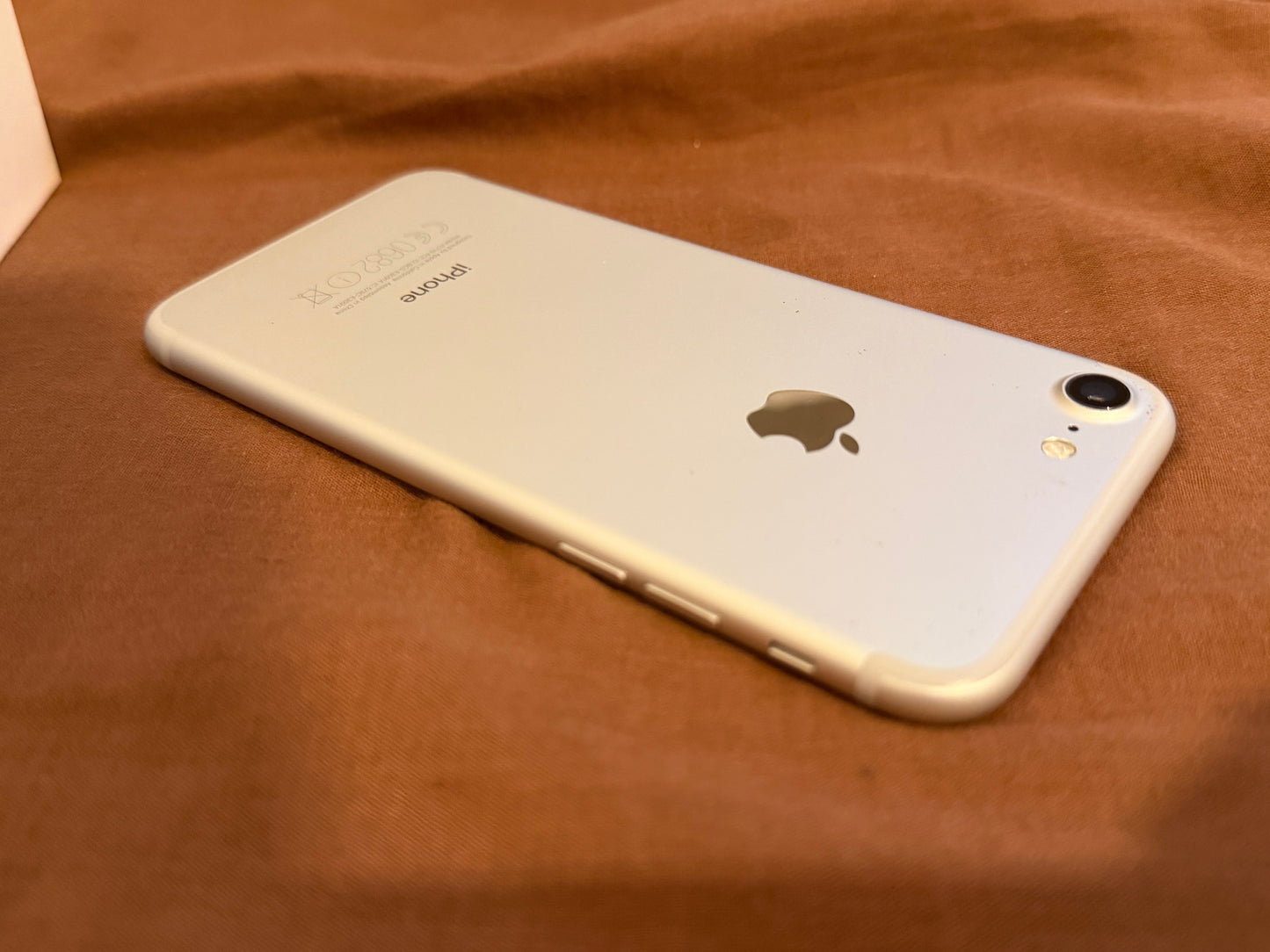 Apple iPhone 7 32gb Silver Unlocked - 100% 🔋