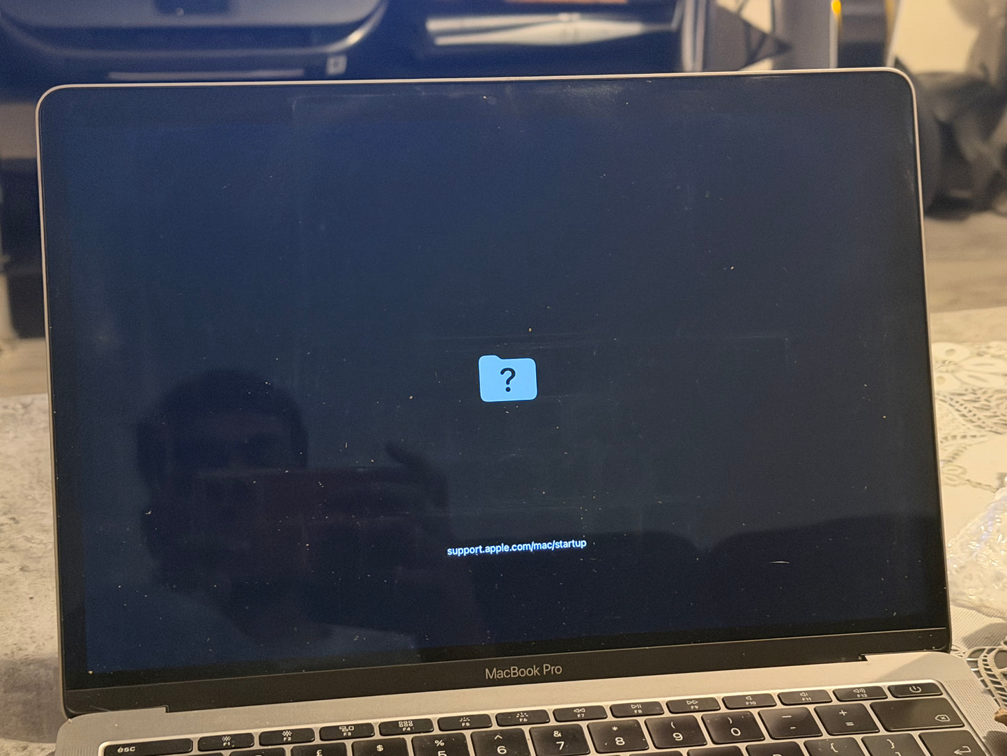Apple MacBook Pro A1708 Retina 13.3 2017 Core i5 128GB SSD 8GB Ram 2.3GHz - Read