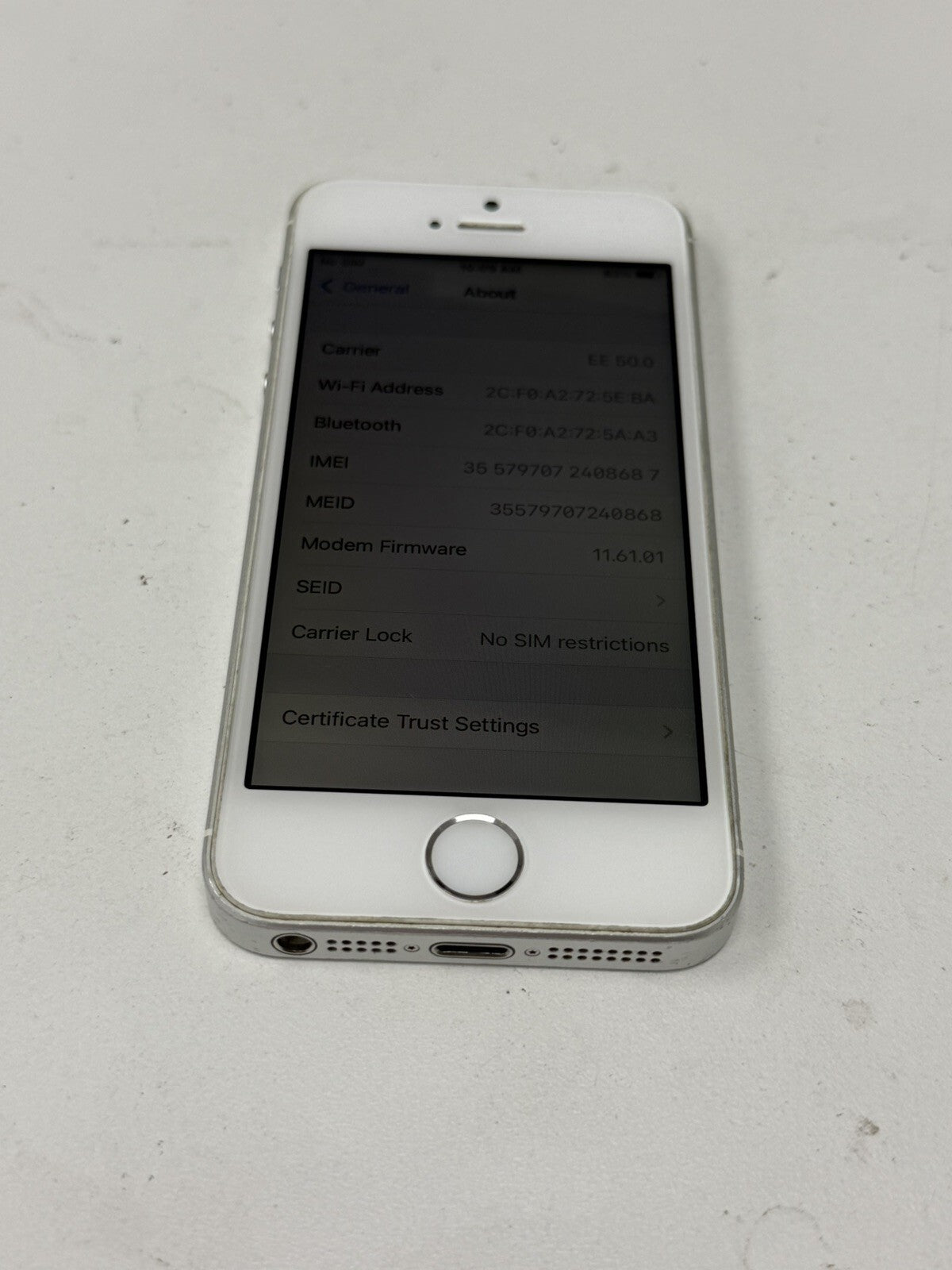 iPhone SE 64gb Silver Unlocked - 90% 🔋