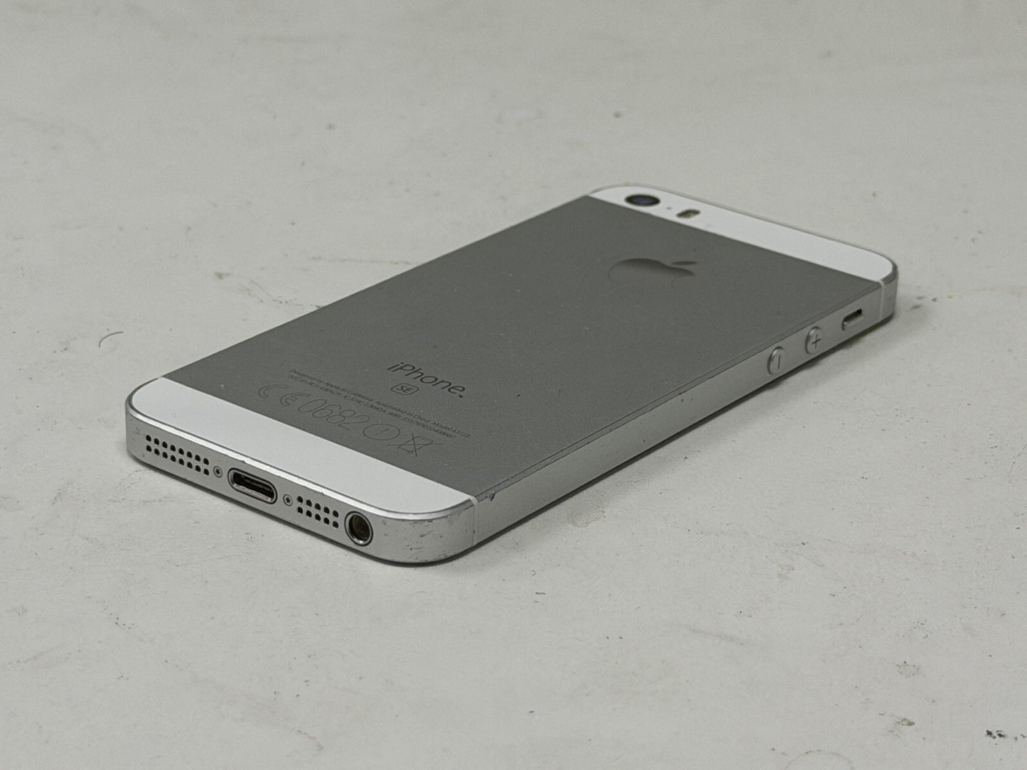 iPhone SE 64gb Silver Unlocked - 90% 🔋
