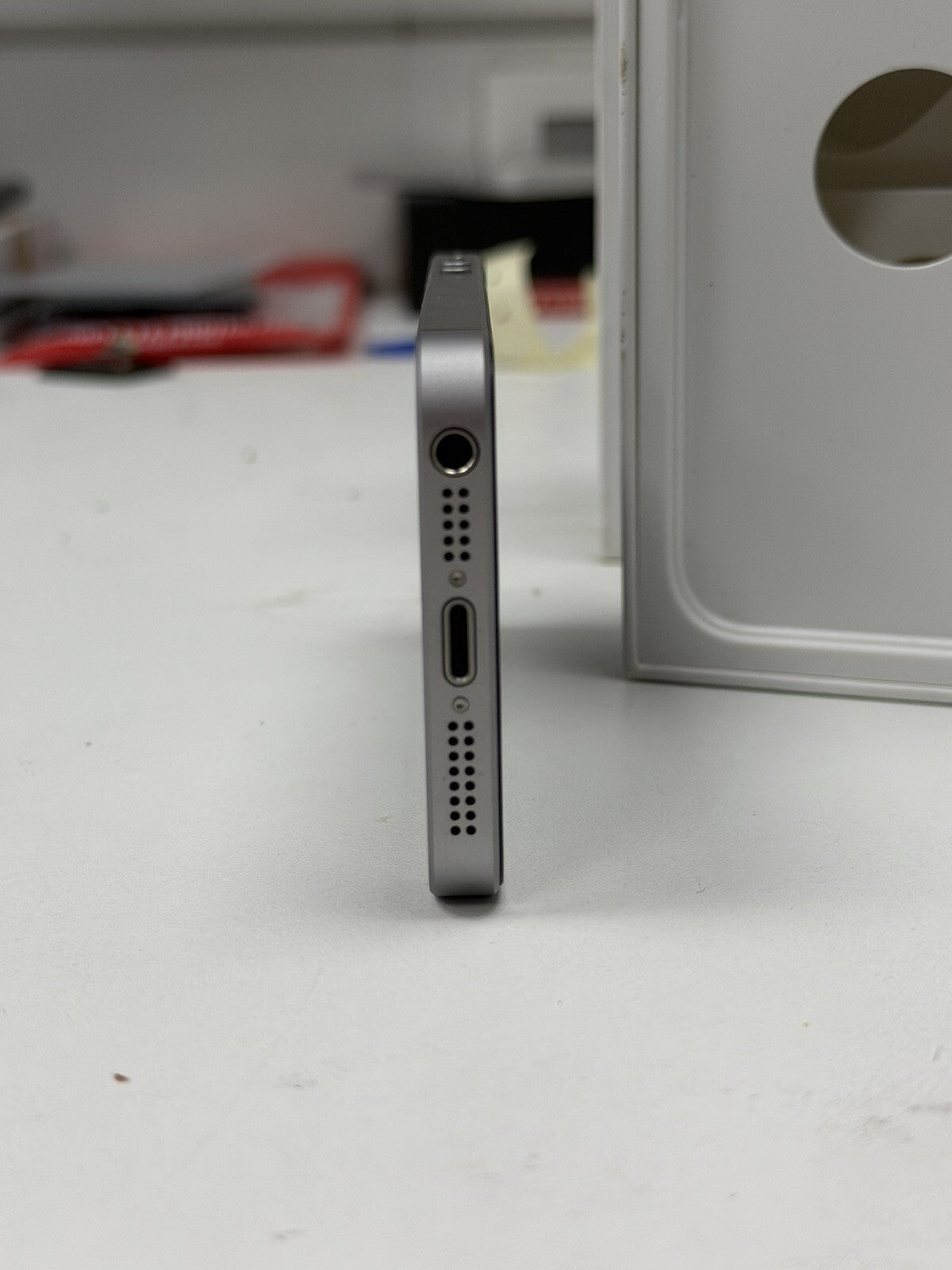 iPhone SE 16gb Space Grey Unlocked - Boxed - 100% 🔋