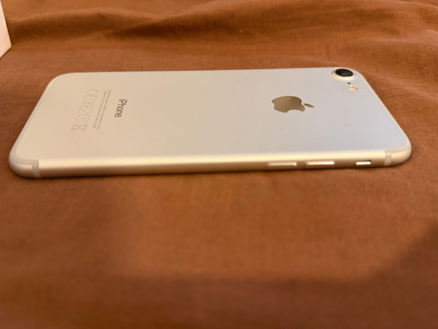 Apple iPhone 7 32gb Silver Unlocked - 100% 🔋