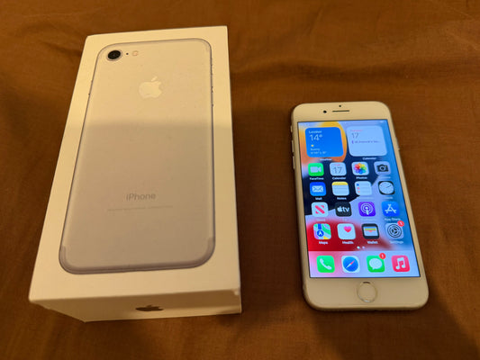 Apple iPhone 7 32gb Silver Unlocked - 100% 🔋