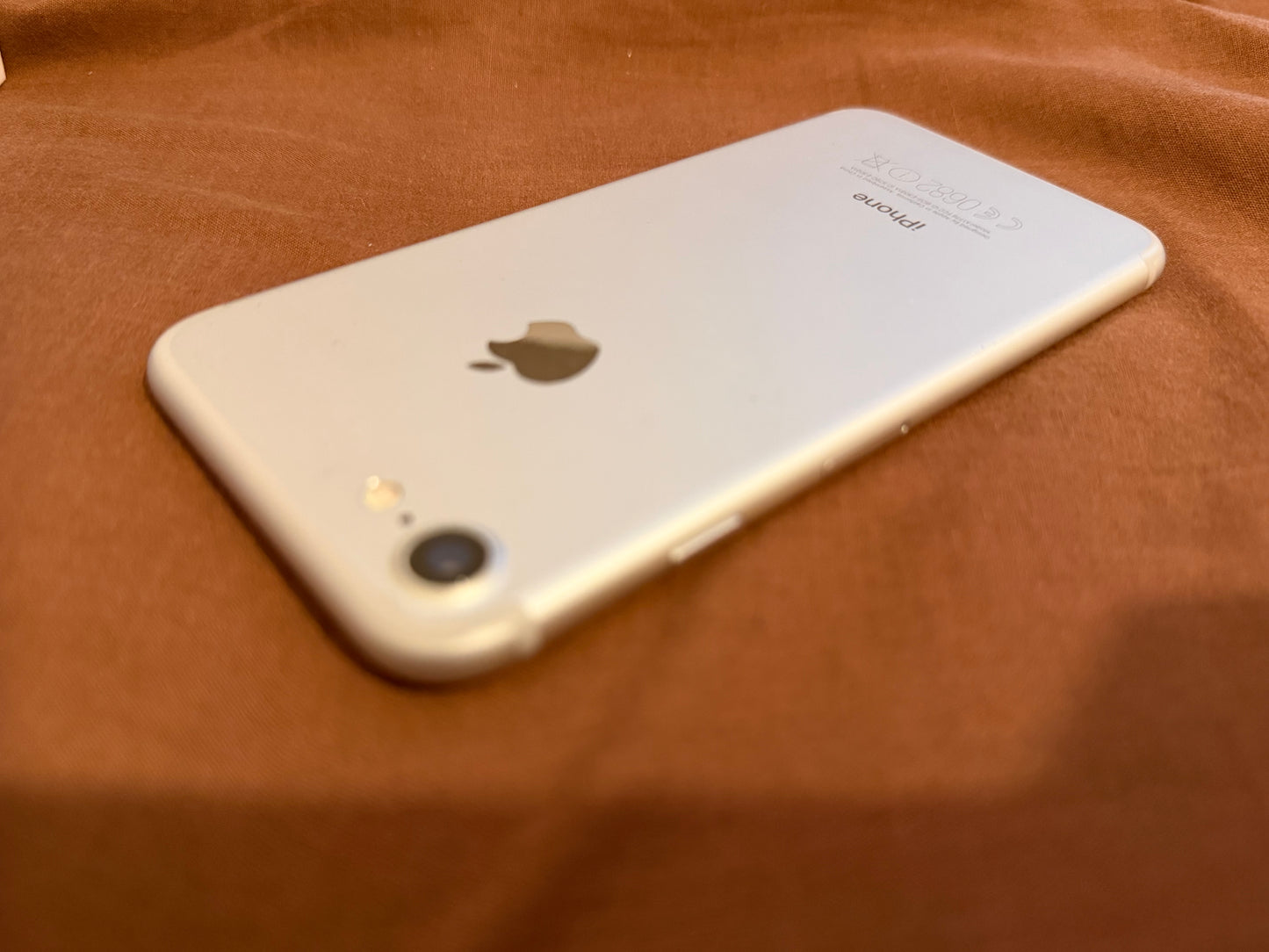 Apple iPhone 7 32gb Silver Unlocked - 100% 🔋