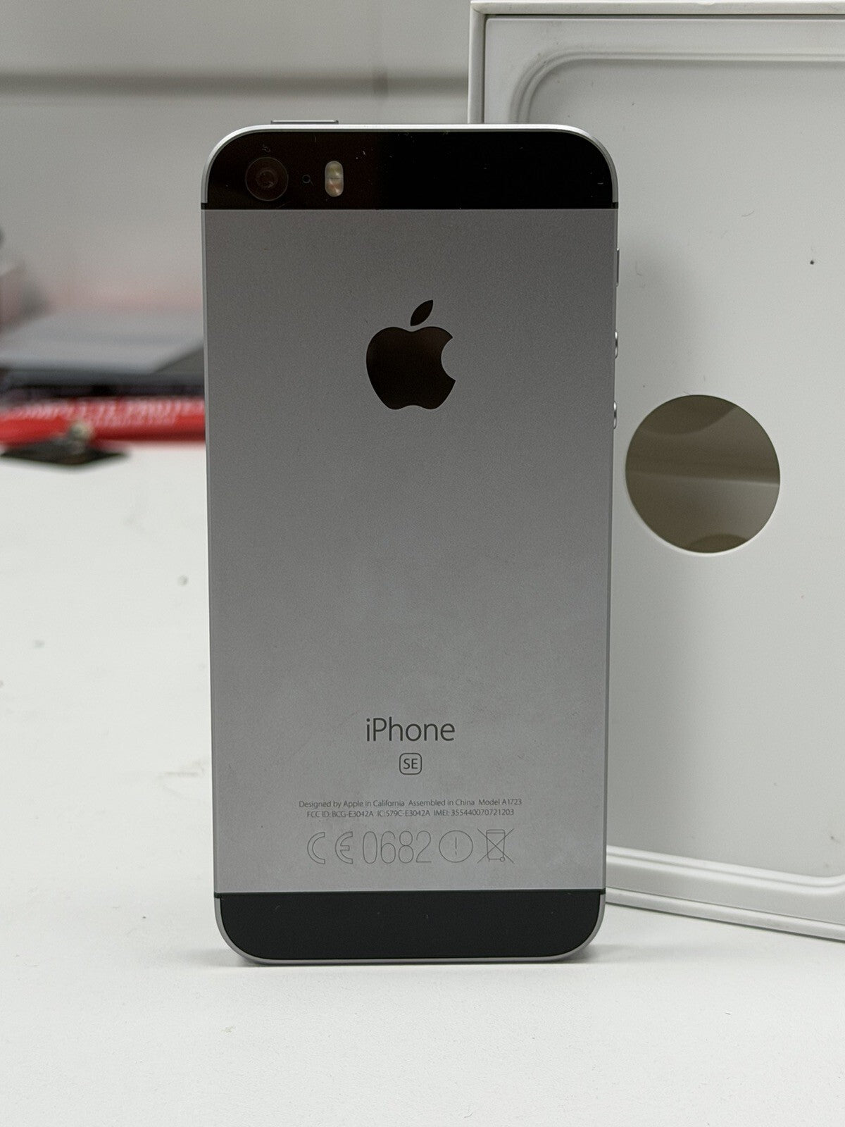 iPhone SE 16gb Space Grey Unlocked - Boxed - 100% 🔋