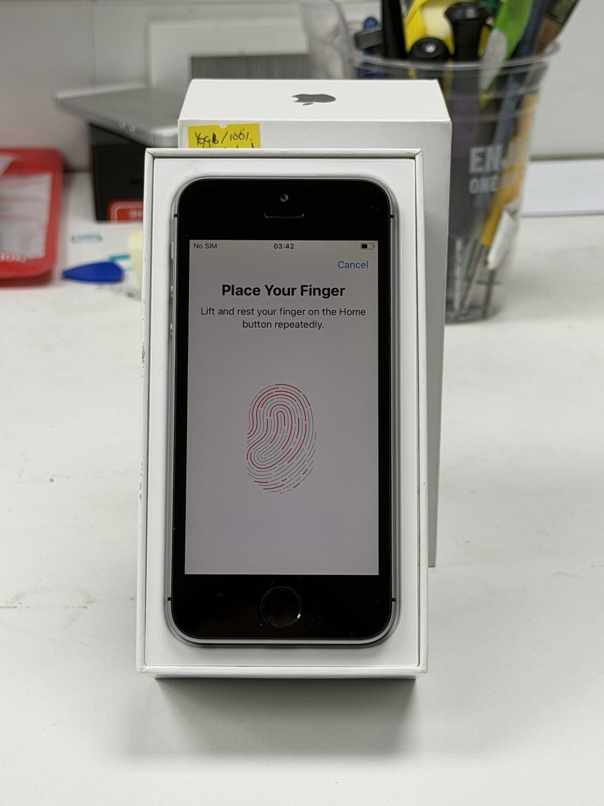 iPhone SE 16gb Space Grey Unlocked - Boxed - 100% 🔋