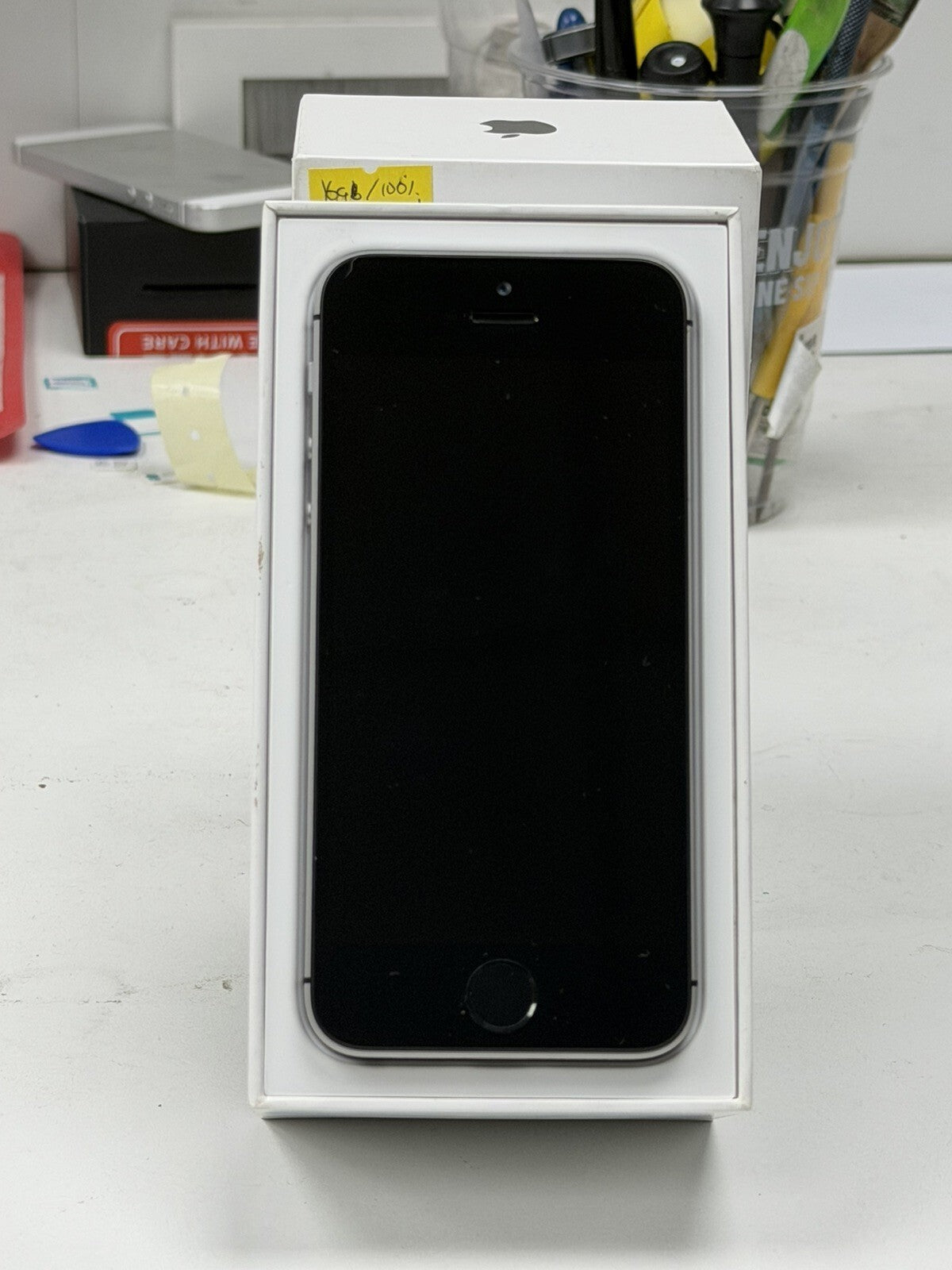 iPhone SE 16gb Space Grey Unlocked - Boxed - 100% 🔋
