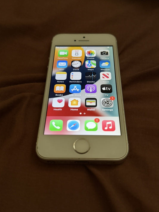 iPhone SE 16gb Silver Unlocked - 100% 🔋