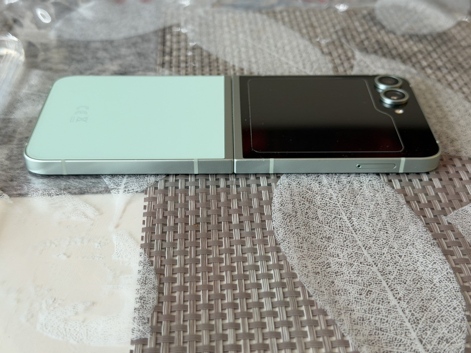 Samsung Galaxy Z Flip 6 5G 256GB Green Unlocked - Grade A