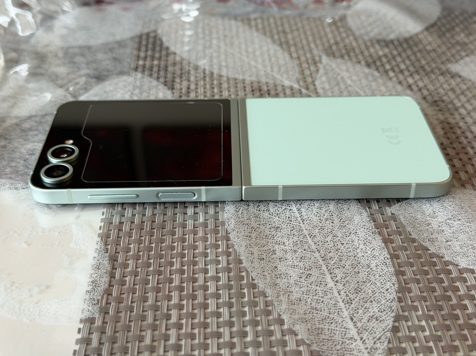 Samsung Galaxy Z Flip 6 5G 256GB Green Unlocked - Grade A