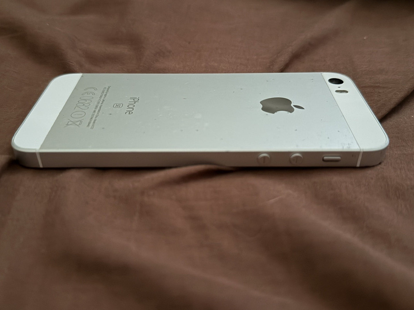 iPhone SE 16gb Silver Unlocked - 100% 🔋