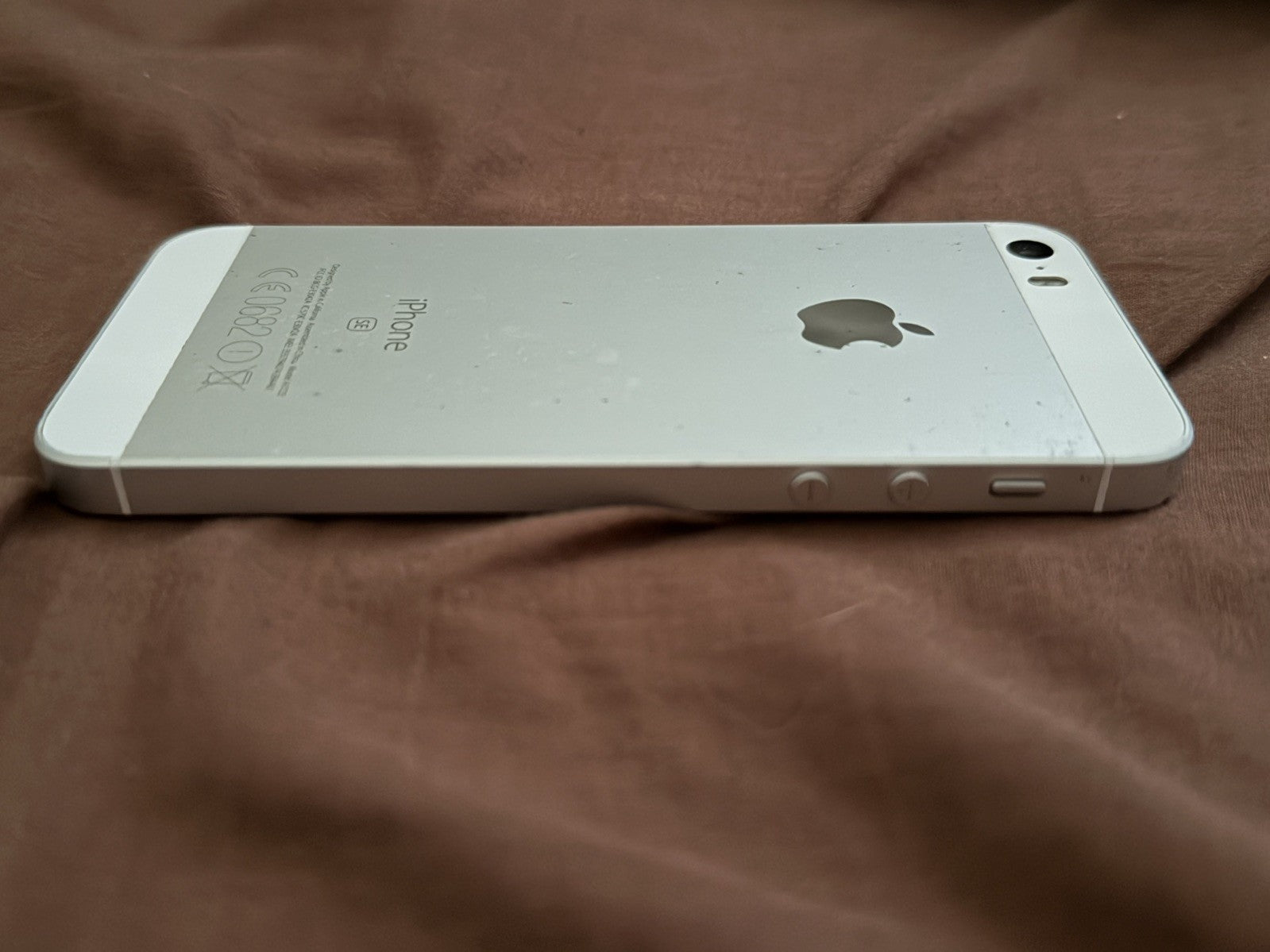 iPhone SE 16gb Silver Unlocked - 100% 🔋