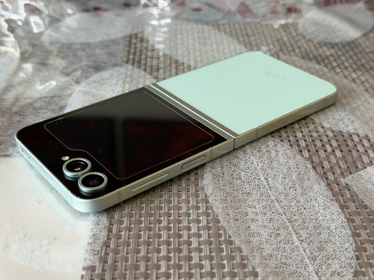 Samsung Galaxy Z Flip 6 5G 256GB Green Unlocked - Grade A