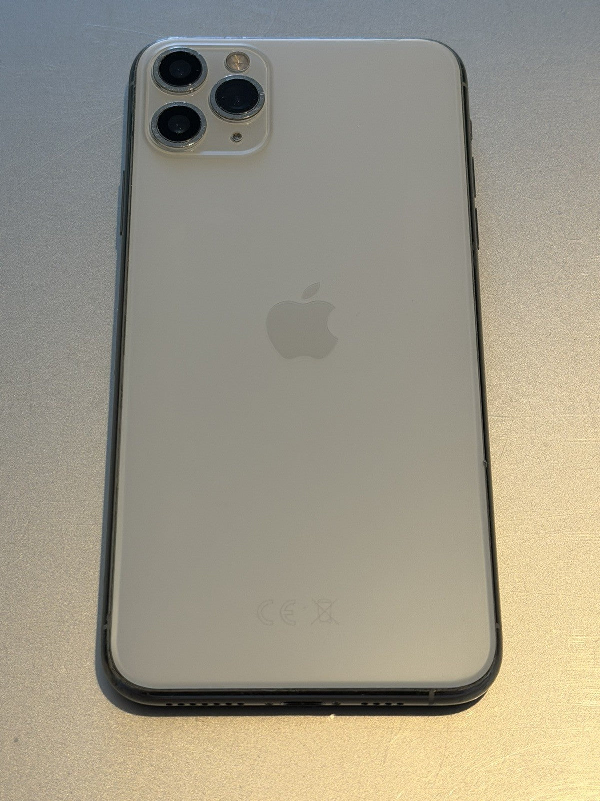 iPhone 11 Pro Max 64gb Silver Unlocked - 100% 🔋