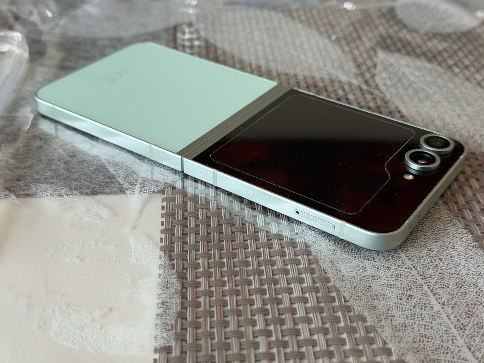 Samsung Galaxy Z Flip 6 5G 256GB Green Unlocked - Grade A