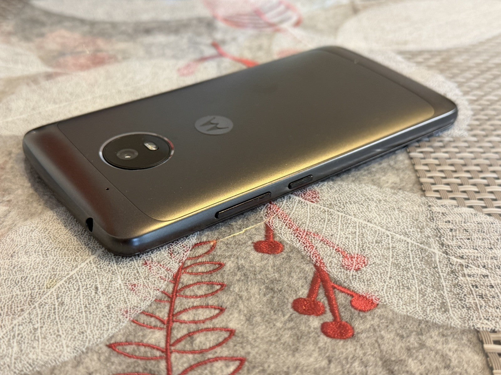 Motorola Moto G5 XT1675 16GB Black Unlocked