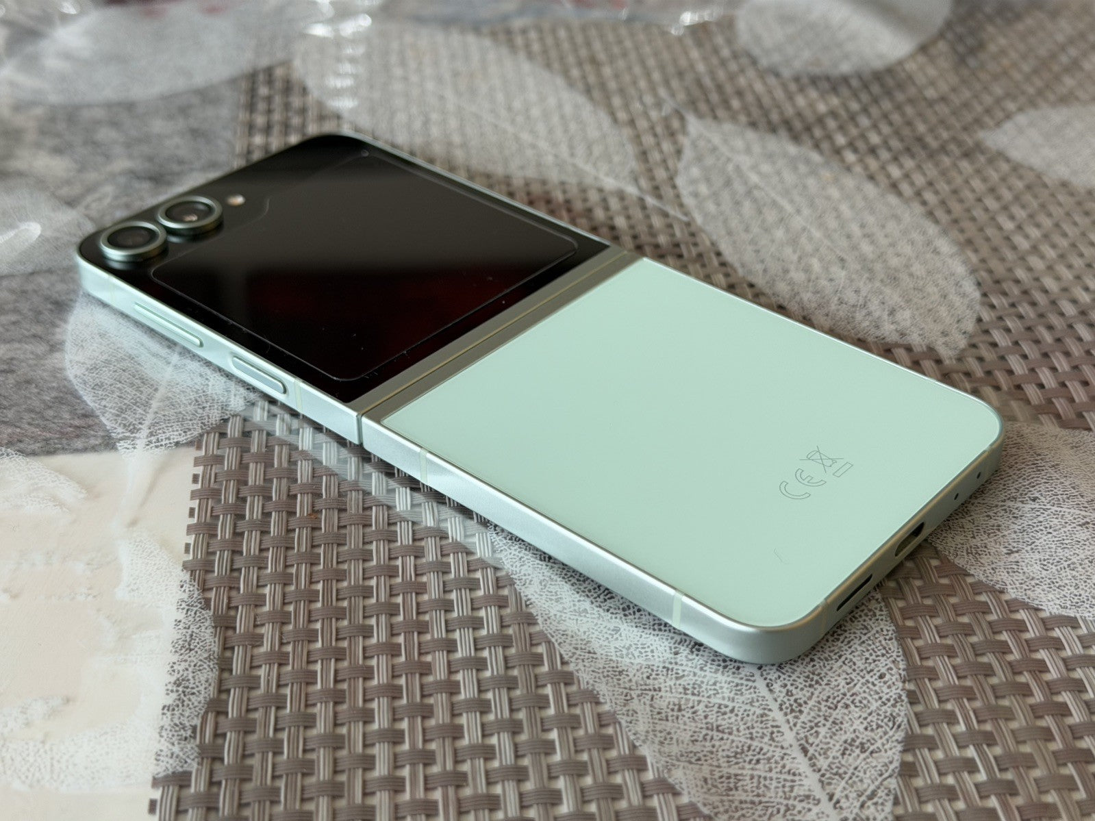 Samsung Galaxy Z Flip 6 5G 256GB Green Unlocked - Grade A