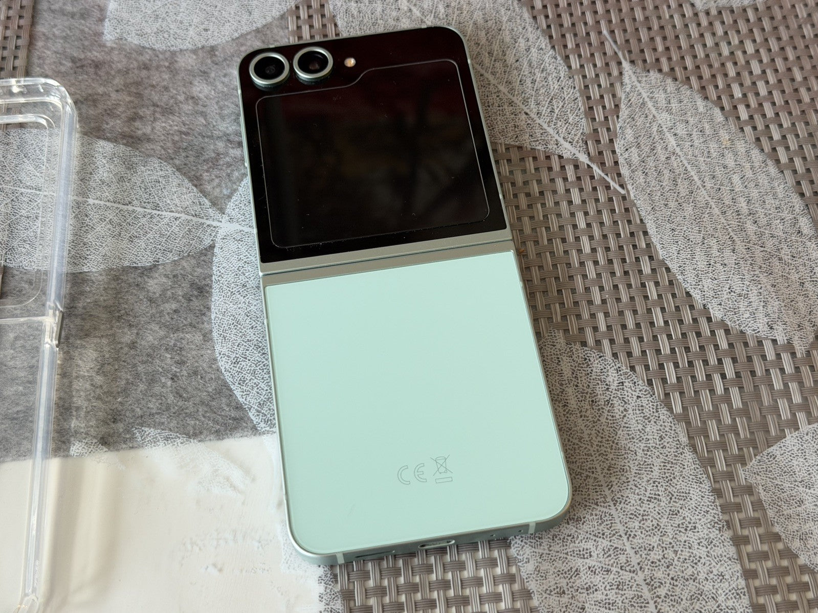 Samsung Galaxy Z Flip 6 5G 256GB Green Unlocked - Grade A