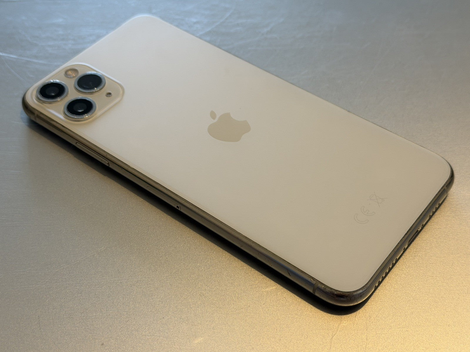 iPhone 11 Pro Max 64gb Silver Unlocked - 100% 🔋