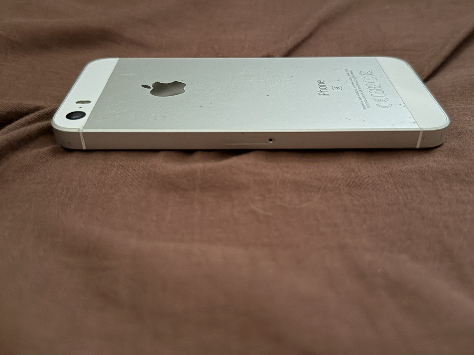 iPhone SE 16gb Silver Unlocked - 100% 🔋
