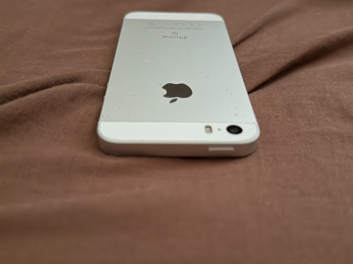 iPhone SE 16gb Silver Unlocked - 100% 🔋