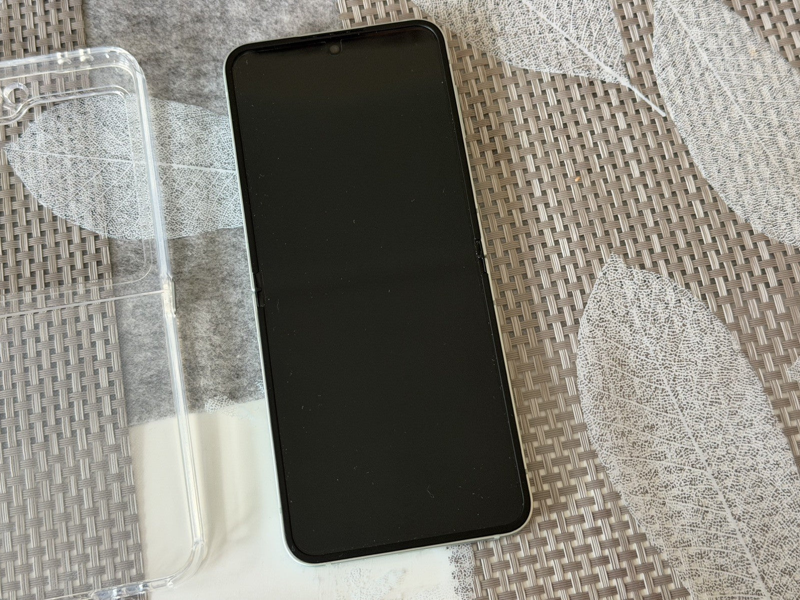 Samsung Galaxy Z Flip 6 5G 256GB Green Unlocked - Grade A