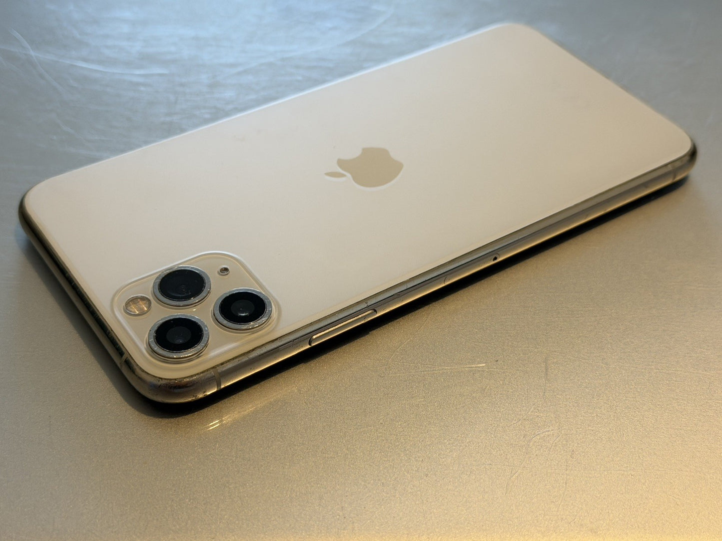 iPhone 11 Pro Max 64gb Silver Unlocked - 100% 🔋